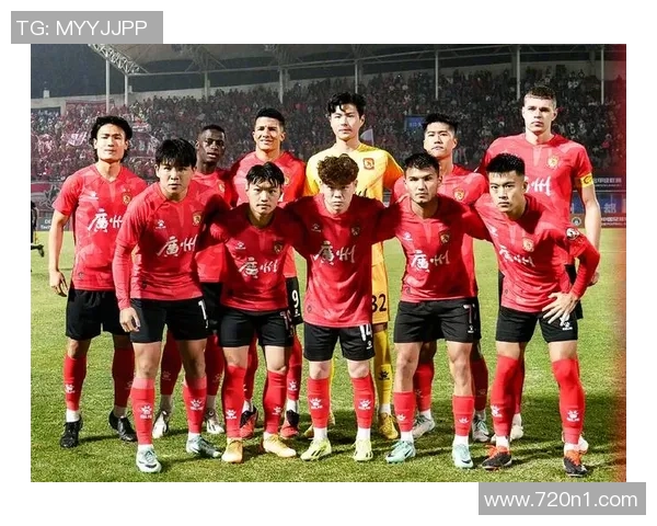 广州队与深圳队激战正酣3月6日精彩对决引发球迷热议 广州队与深圳队激战正酣3月6日精彩对决引发球迷热议