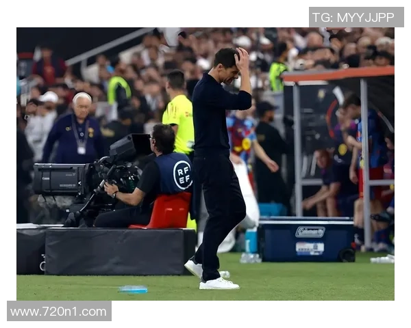 8万人狂嘘！皇马1-2被曼城反转：输掉26亿巅峰对决 阿隆索难逃下课